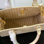 Louis Vuitton Onthego PM M14403 Cream